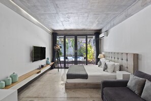 1 bedroom, individually decorated, individually furnished, desk