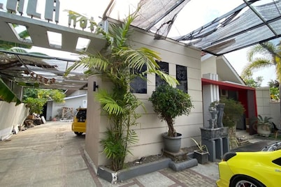 Capital O 93450 Hotel D'lala