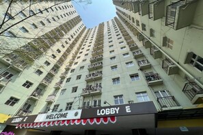 Exterior - OYO 93424 Apartemen The Suite Metro By Salman (Bandung)