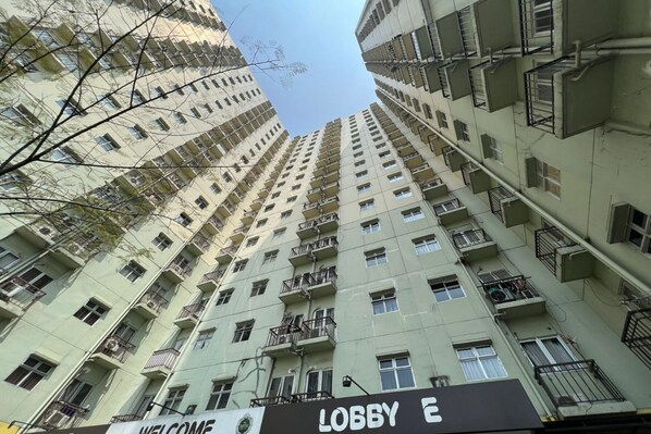 Exterior - OYO 93424 Apartemen The Suite Metro By Salman (Bandung)