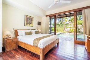 5 bedrooms, desk, laptop workspace, cots/infant beds - Villa Ku Besar by Villa Finder (Seminyak)