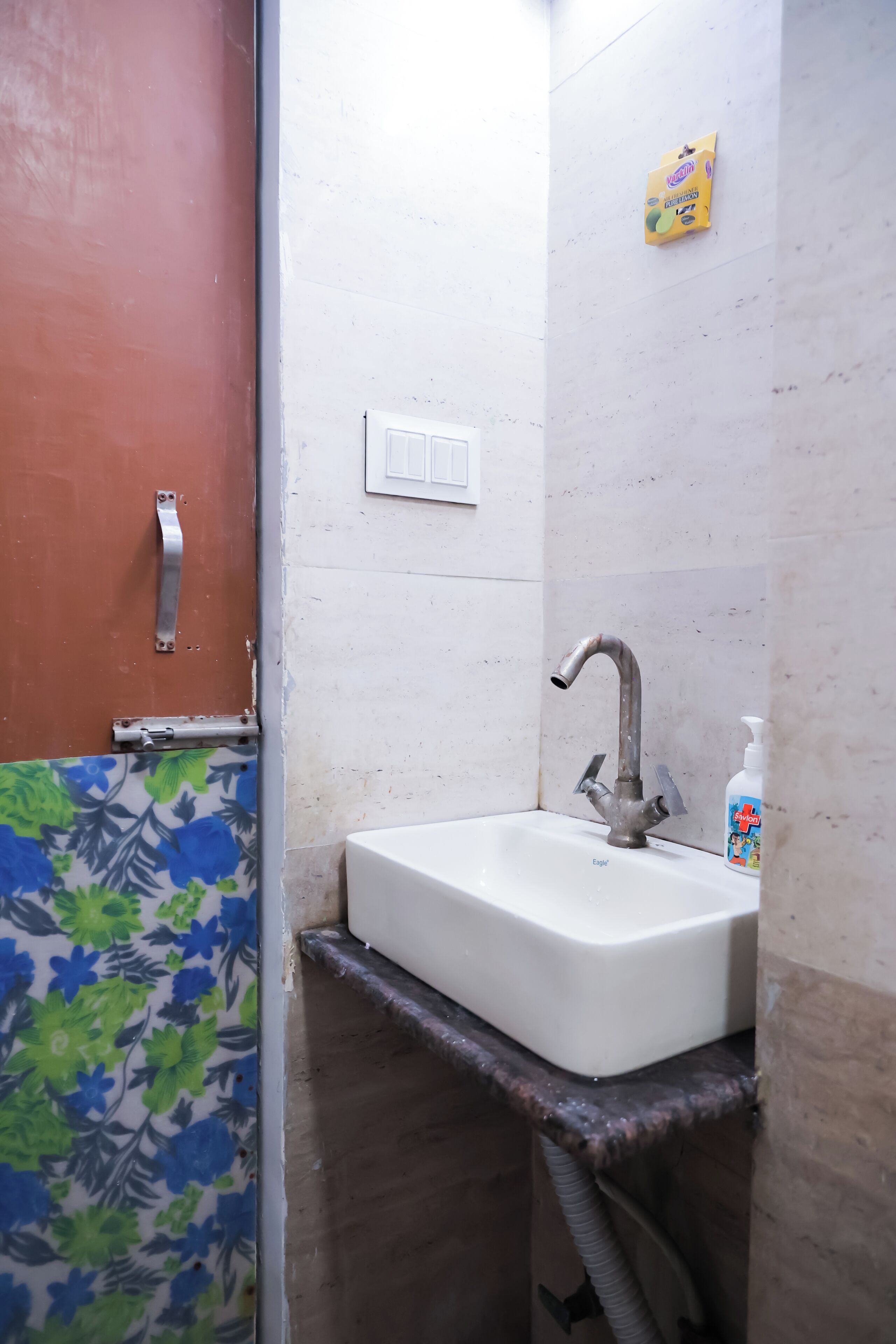 Deluxe Double Room | Bathroom | Shower, slippers, towels