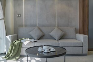 Estúdio standard, 1 quarto, para não fumantes | Área de estar | TV de tela plana, monitores de computador, impressoras