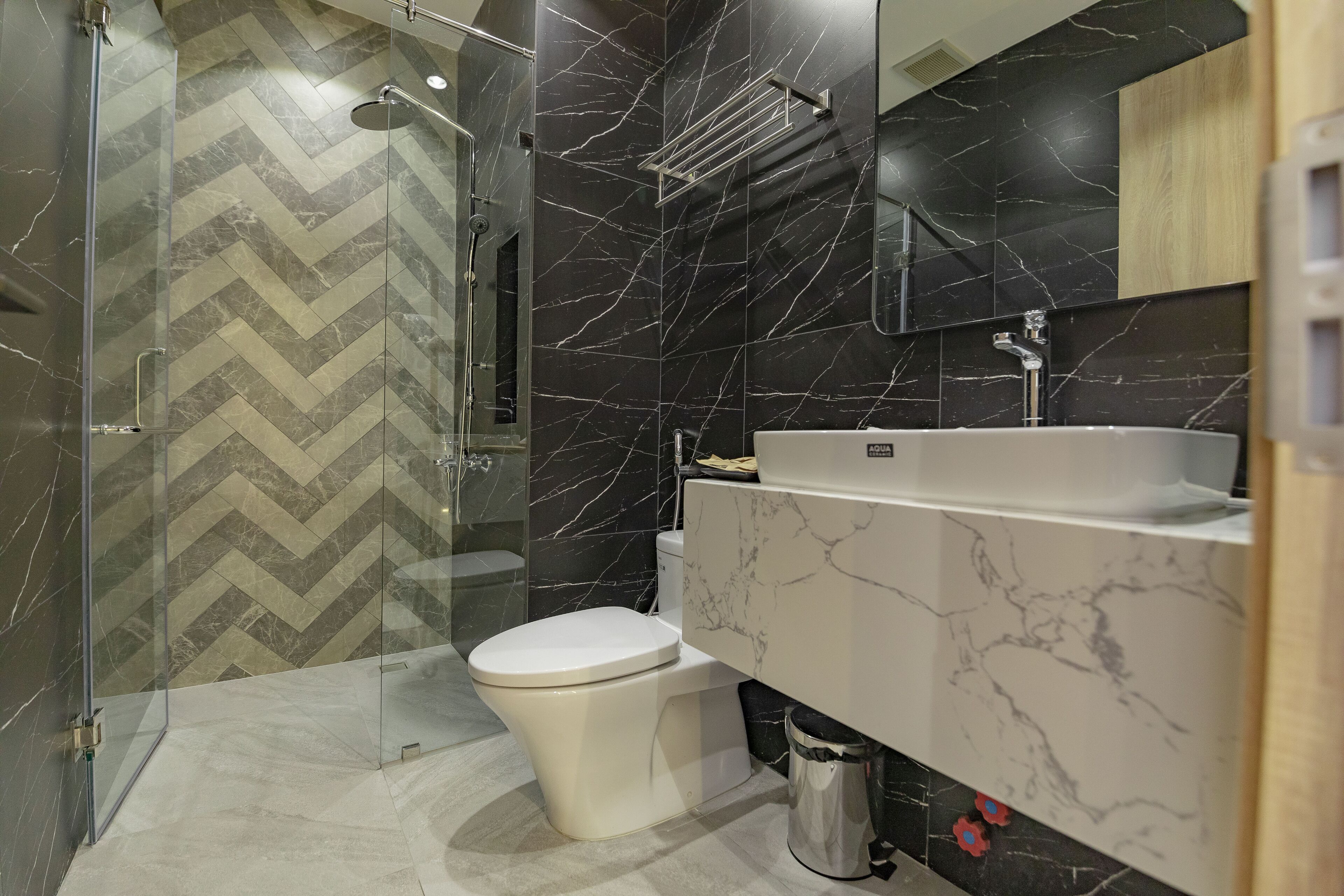 Deluxe Double Room | Bathroom | Shower, rainfall showerhead, designer toiletries, hair dryer