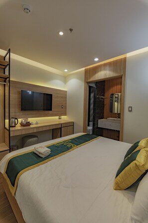 Superior Double Room | Frette Italian sheets, premium bedding, down comforters, pillowtop beds - The Elite Hotel (Da Lat)