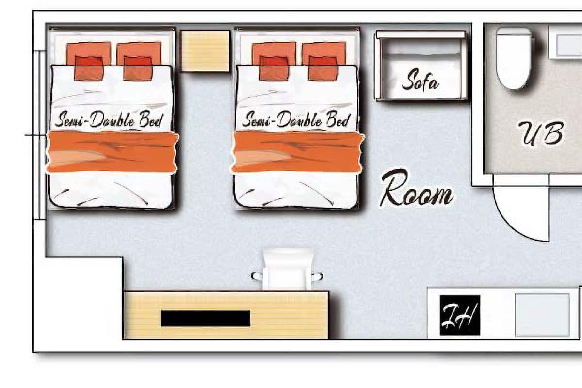 En planritning över ett hotellrum med en säng som är något större än en enkel-, men mindre än en dubbelsäng, en soffa, ett badrum och en entré.