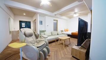 Junior Suite Room (1 Queen Bed) - Non-Smoking - Cleaning Fee Extra | Free WiFi, bed sheets