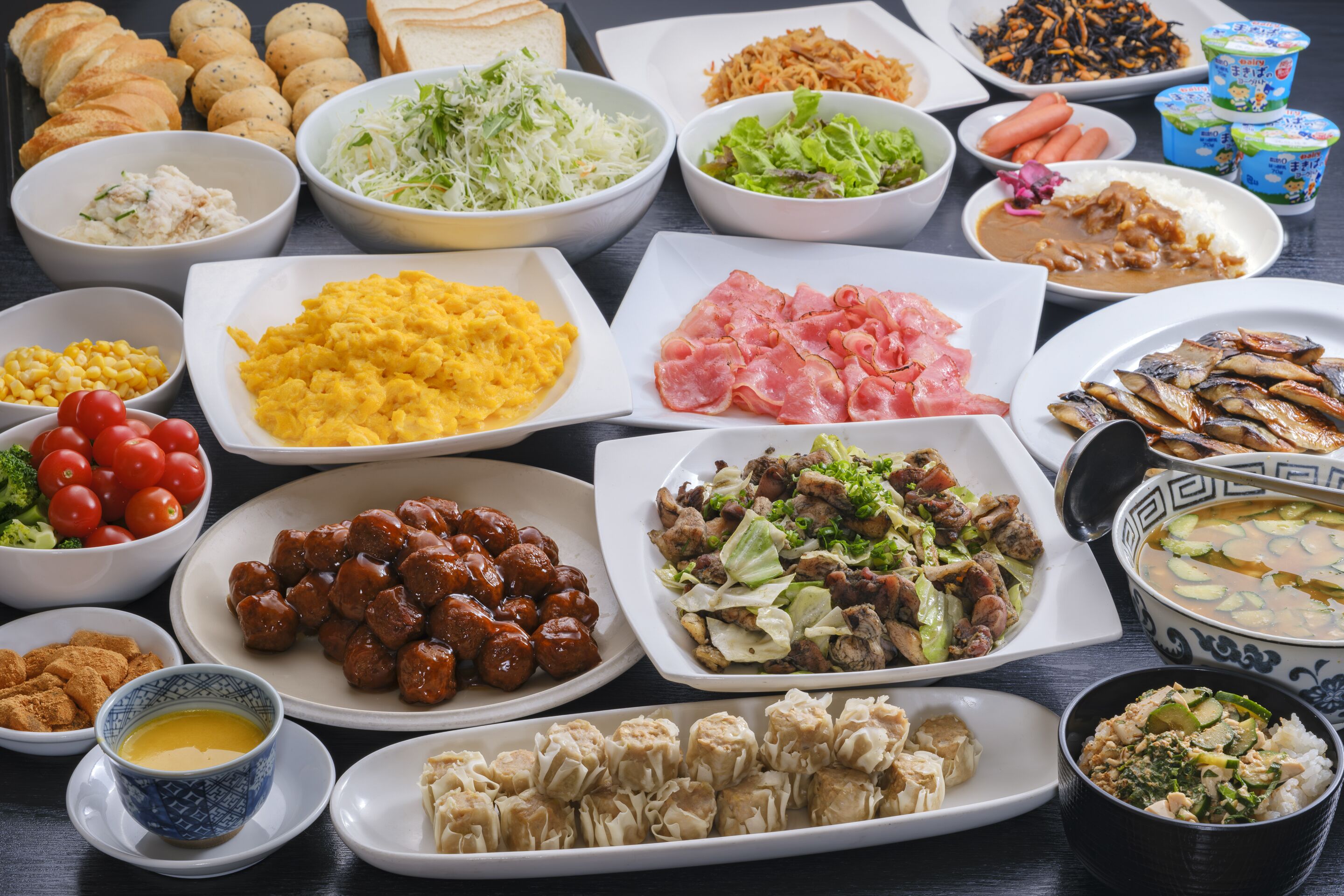 Daily buffet breakfast (JPY 1500 per person)