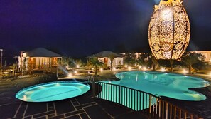 Hồ bơi ngoài trời 