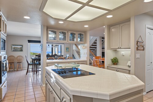 Strandcastle Beach House - Oceanfront! - You're right on the sand!