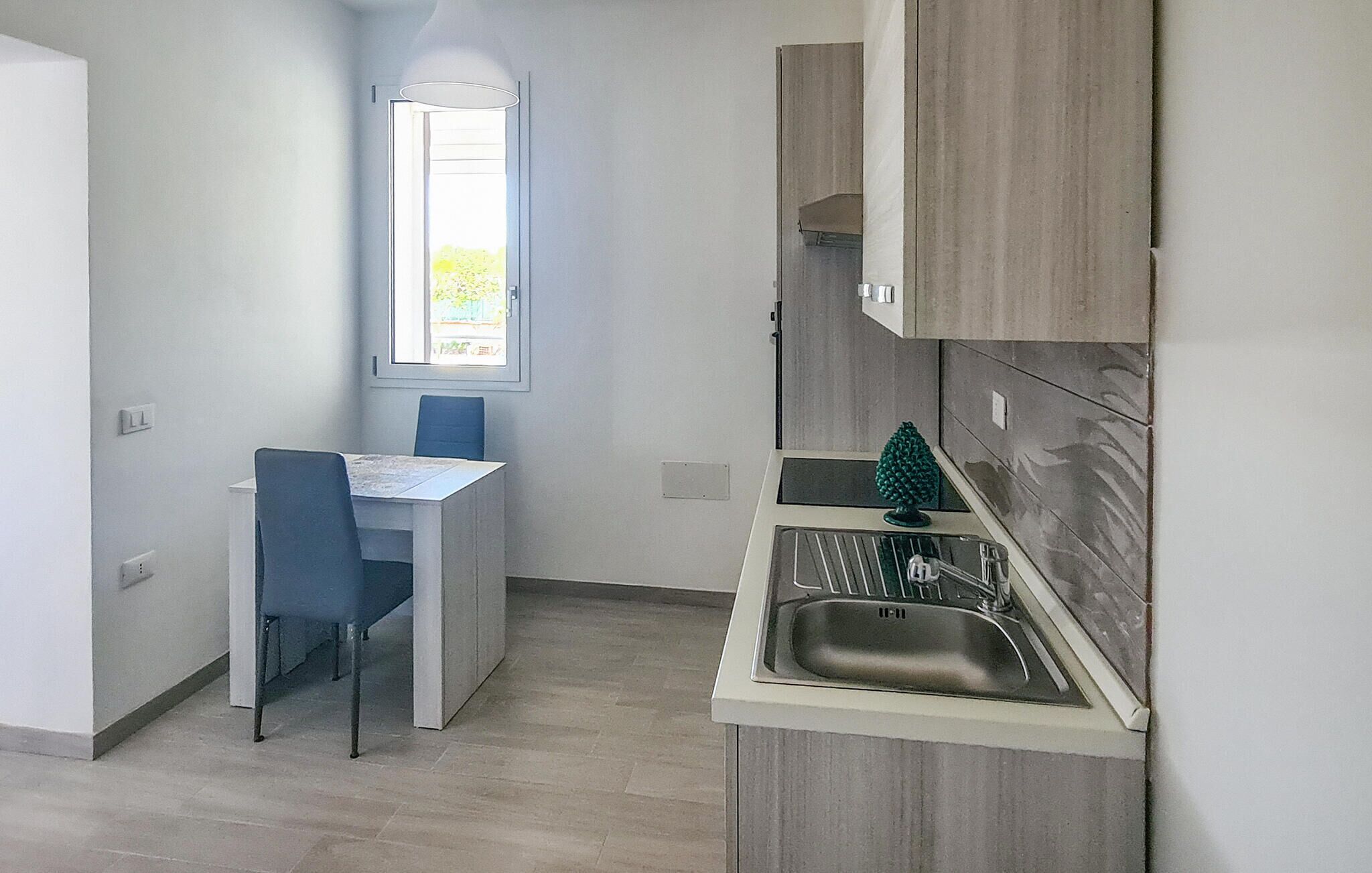 Jääkaappi, uuni, kahvin-/teenkeitin