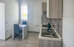 Kjøleskap, ovn og kaffetrakter/tekoker