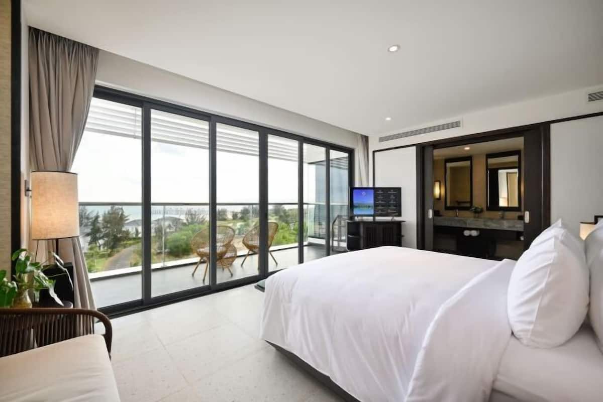 Minibar, in-room safe, desk, blackout curtains