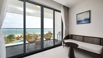 Deluxe Room, 1 King Bed, Ocean View | Minibar, in-room safe, desk, blackout drapes