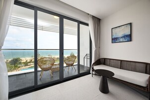 Deluxe Room, 1 King Bed, Ocean View
