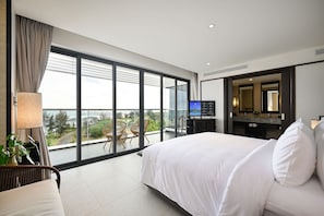 Minibar, két bảo mật tại phòng, bàn, màn/rèm cản sáng 