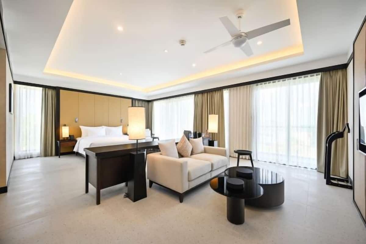 1 bedroom, minibar, in-room safe, desk