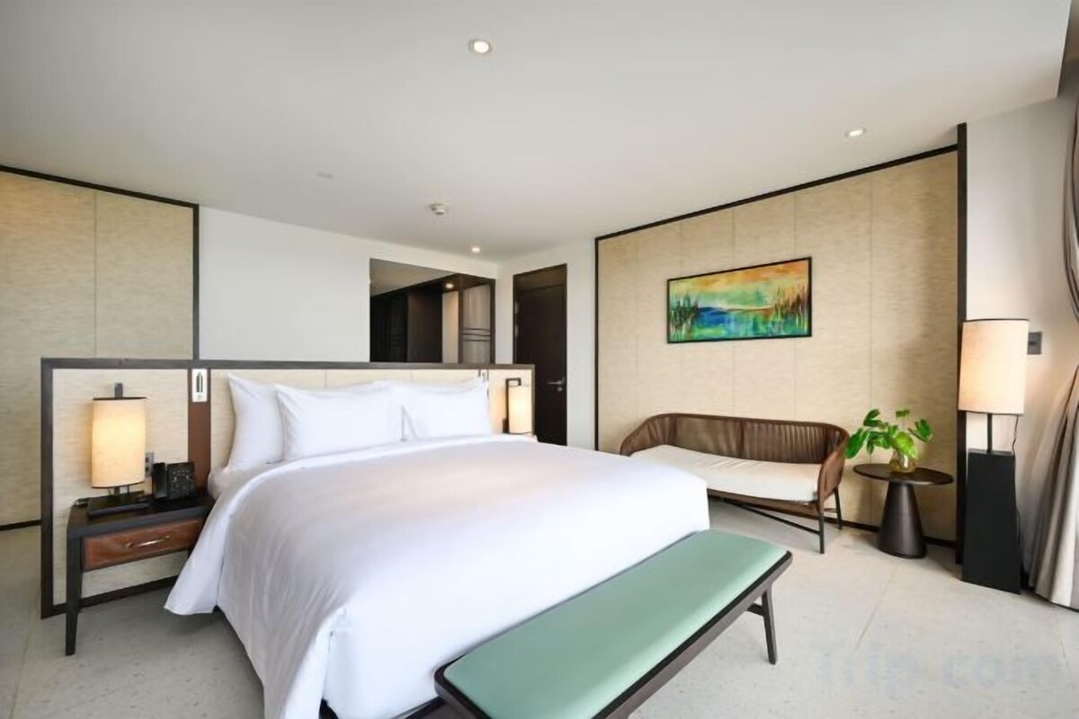 Minibar, in-room safe, desk, blackout drapes