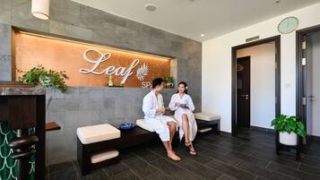 Banheira de hidromassagem, sauna a vapor, massagens com pedras quentes