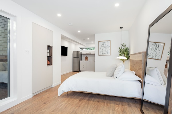 1 slaapkamer, een strijkplank/strijkijzer, wifi, beddengoed