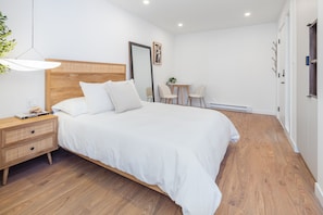 1 habitación, tabla de planchar con plancha, wifi y ropa de cama