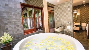 Villa familiar, 3 habitaciones, piscina privada | Baño | Secador de pelo, bidé y toallas