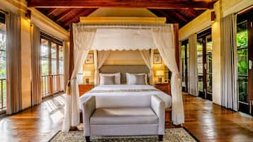 Tabla de planchar con plancha, wifi gratis y ropa de cama