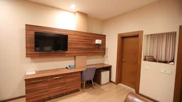 Deluxe Double Room | Hypo-allergenic bedding, desk, laptop workspace, free WiFi