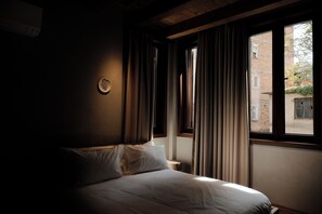 Sábanas italianas Frette, ropa de cama de alta calidad y minibar 