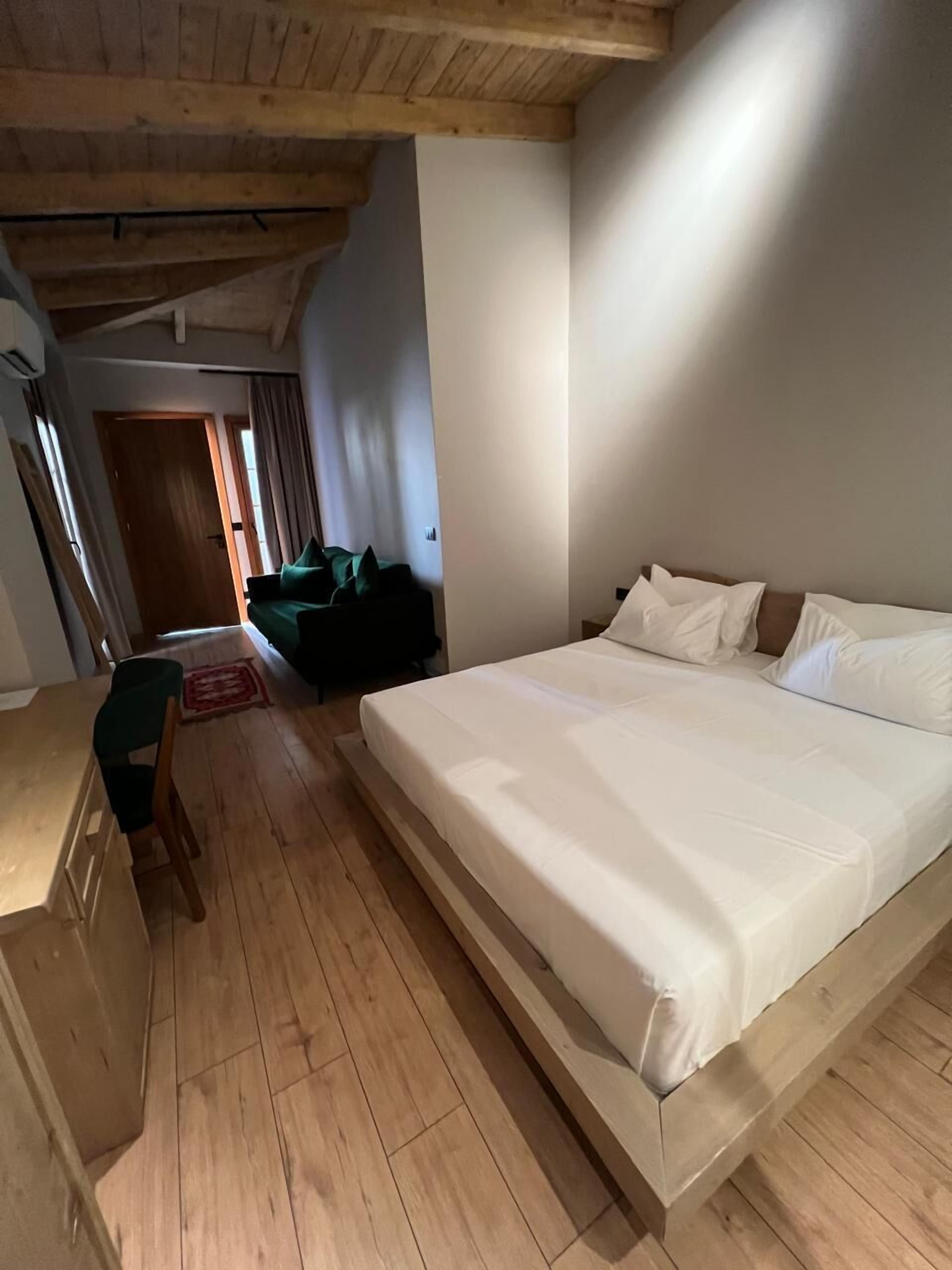 Deluxe Triple Room: Dibra | Frette Italian sheets, premium bedding, minibar, desk