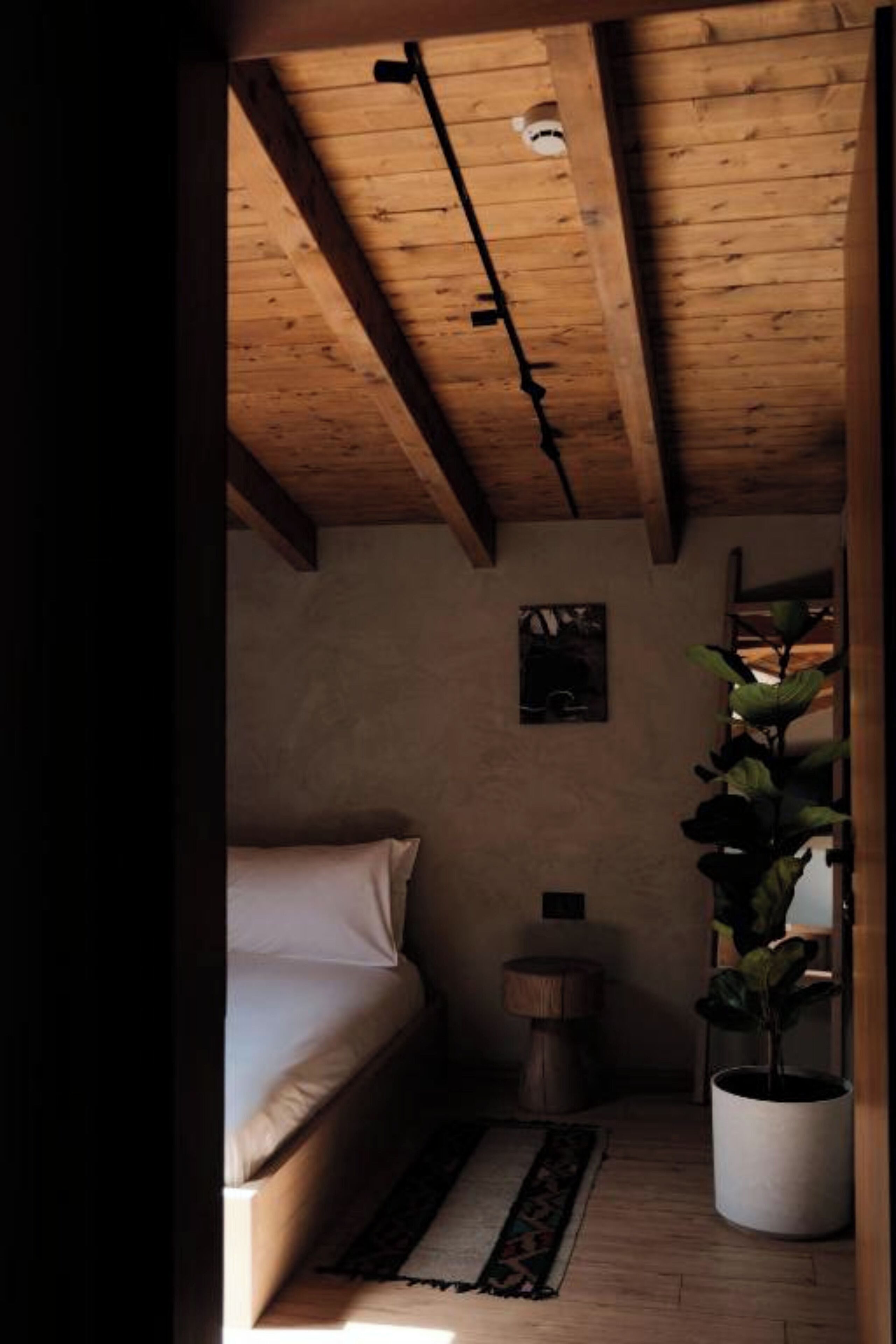 Frette Italian sheets, premium bedding, minibar, desk