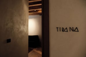 Suite: Tirana | Frette Italian sheets, premium bedding, minibar, desk - Faces & Places Boutique Hotel (Tirana)