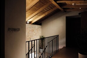 Suite: Durresi | Frette Italian sheets, premium bedding, minibar, desk - Faces & Places Boutique Hotel (Tirana)