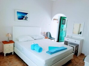 2 bedrooms, in-room safe, desk, travel crib - LOGARAS APARTMENT WITH VIEW THE SEA (LOGARAS PAROS GREECE)