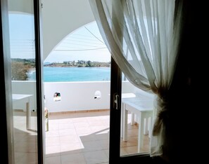 Interior - LOGARAS APARTMENT WITH VIEW THE SEA (LOGARAS PAROS GREECE)