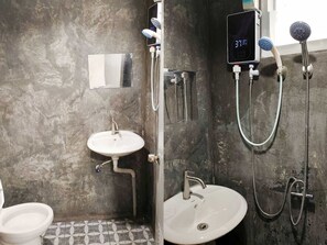 Standard Double Room | Bathroom | Shower, towels, toilet paper