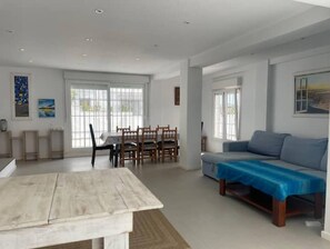 Smart TV, ping pong - Casa Amplia y Luminosa a 5 Minutos de la Playa (Las Lagunas de Mijas)