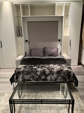 Room - Exquisite Urban Studio (Newark)