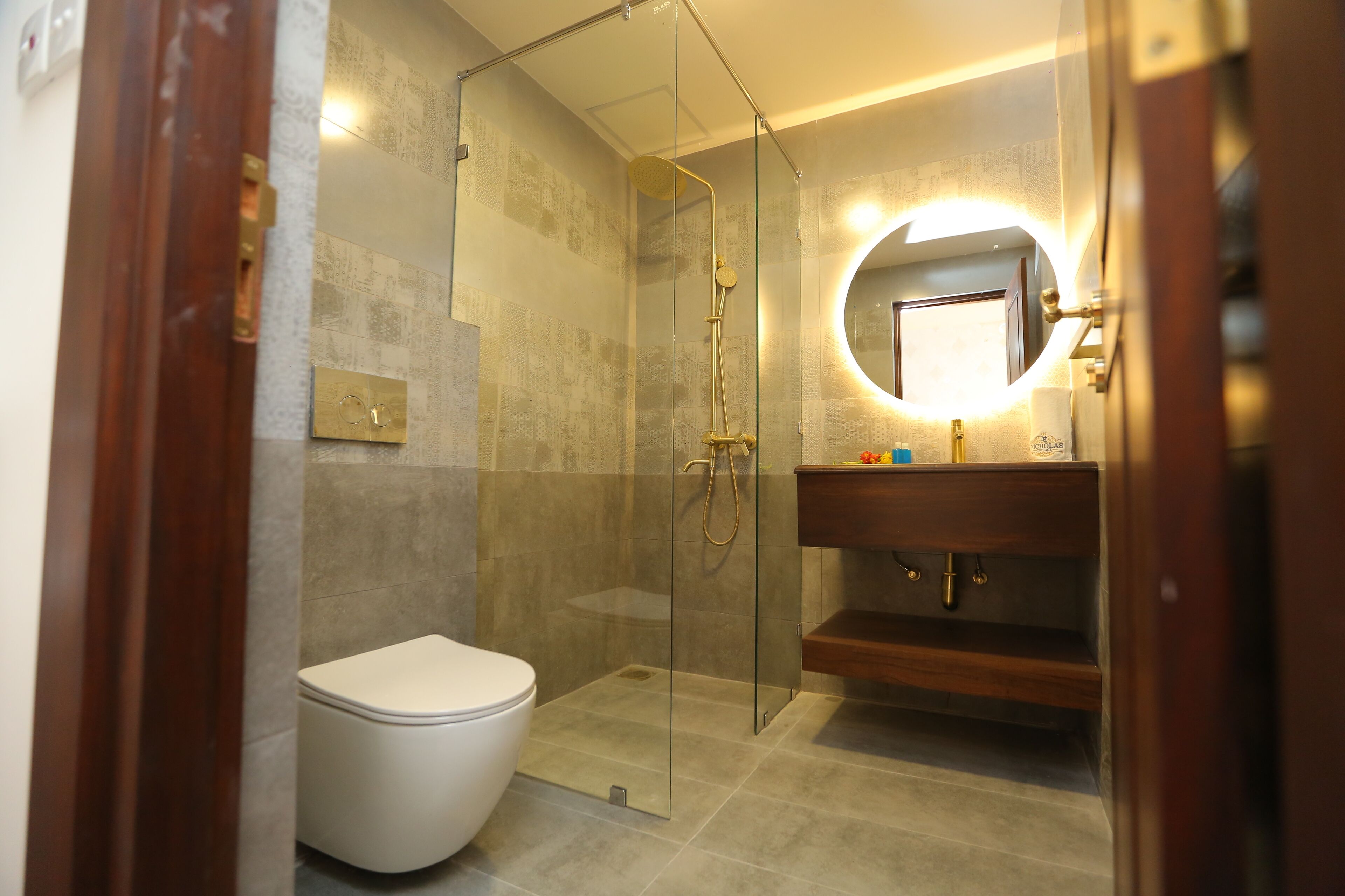 Chambre Double Exécutive | Salle de bain | Douche, douche à « effet pluie », sèche-cheveux, bidet