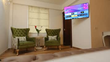 Familien-Vierbettzimmer, barrierefrei, Gartenblick | Fernseher