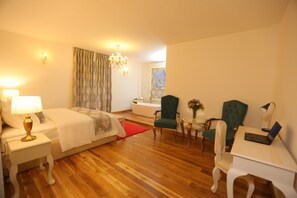 Studiosuite – honeymoon | Sengetøy av topp kvalitet, skrivebord og skrivebord for bærbar PC