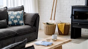 Smart TV, fireplace, ping pong - beached@mollymook - Coastal Escape (Mollymook)