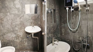 Standard Double Room | Bathroom - OYO 75460 BaanSang Place Suvarnabhumi (Bangkok)