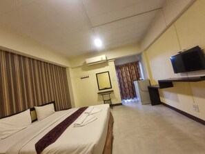 Habitación doble estándar | Escritorio, wifi gratis y ropa de cama 