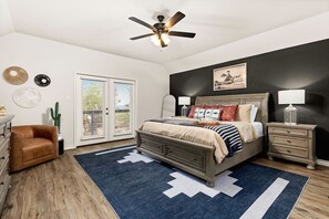 3 quartos, escrivaninha, ferros/tábuas de passar roupa