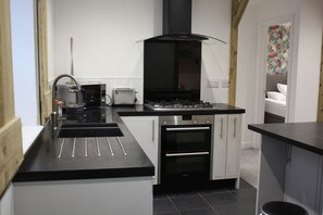 Fridge, microwave, oven, stovetop - Vintage Beach House - a calm, stylish space by the beach. (Lower Largo)