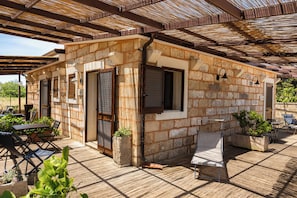 Sole | Terrace/patio - Angeli nel Salento Country House (Santa Cesarea Terme)