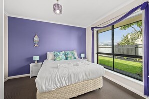 4 bedrooms, iron/ironing board, Internet, bed sheets - Seacret Oasis - Aldinga Beach - C21 SouthCoast Holidays (Aldinga Beach)
