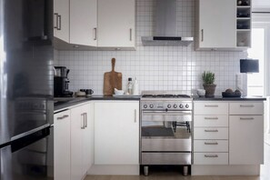 Fridge, oven, dishwasher, coffee/tea maker - A top floor duplex with city views and chimney  (Västra Götalands län)