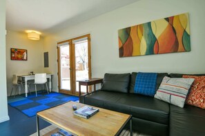 TV - Stella Ruby Cottages - Steps to Main Street! (Moab)